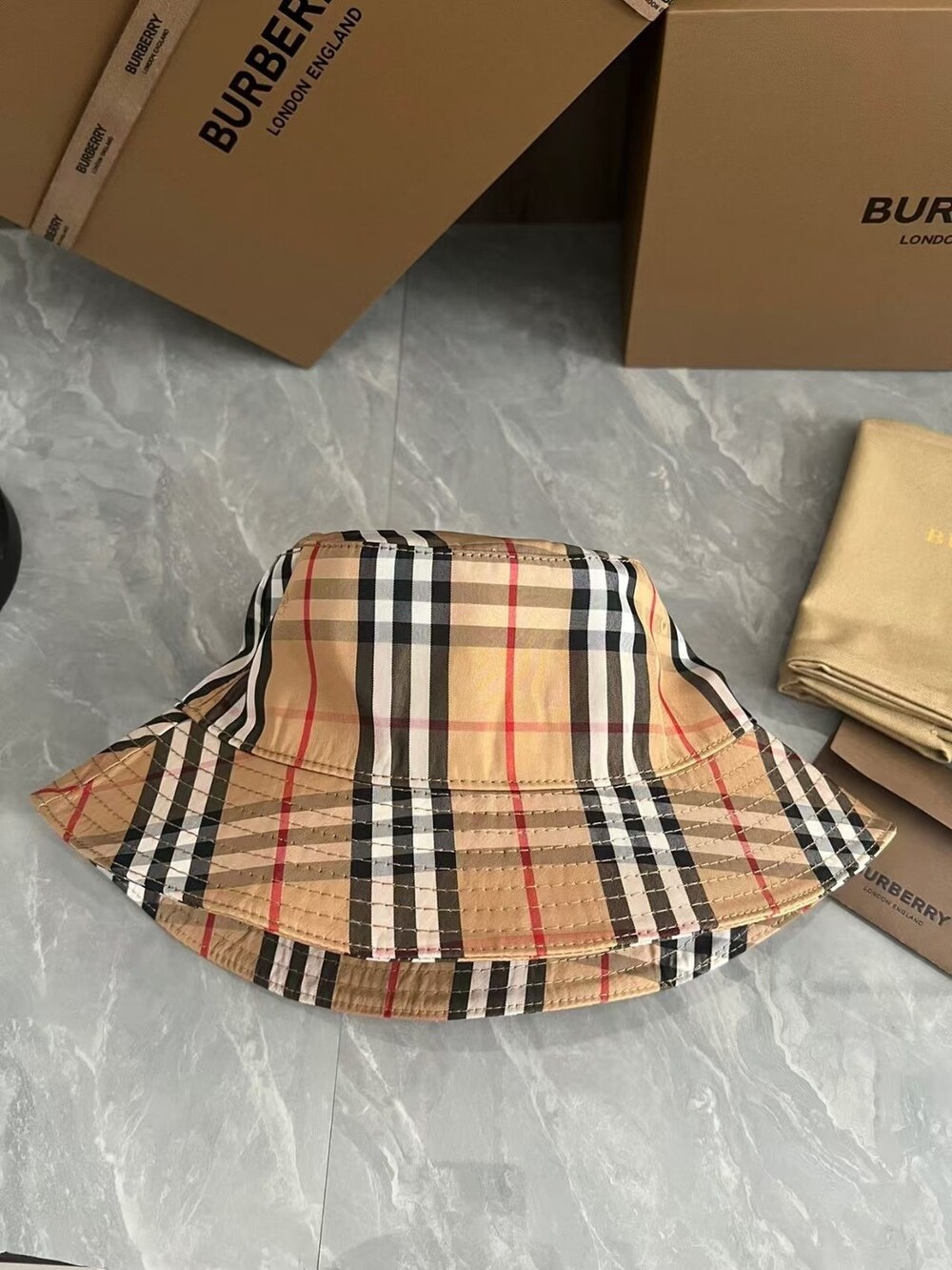 Burberry Vintage Check Bucket Hat - Picture 6 of 6